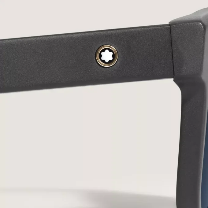 Fyrkantiga solglasögon med svartfärgad acetatbåge