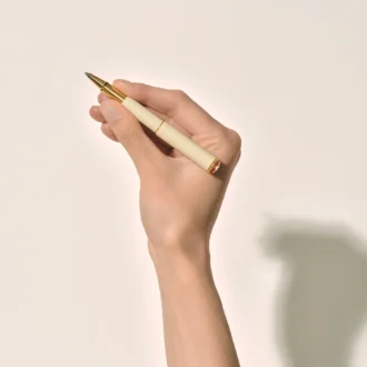 Montblanc Heritage Rouge et Noir ”Baby” Special Edition Rollerball i elfenbensfärg