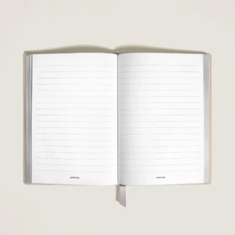 Notebook Medium, Saffiano-läder, Cloudy Beige – linjerade sidor