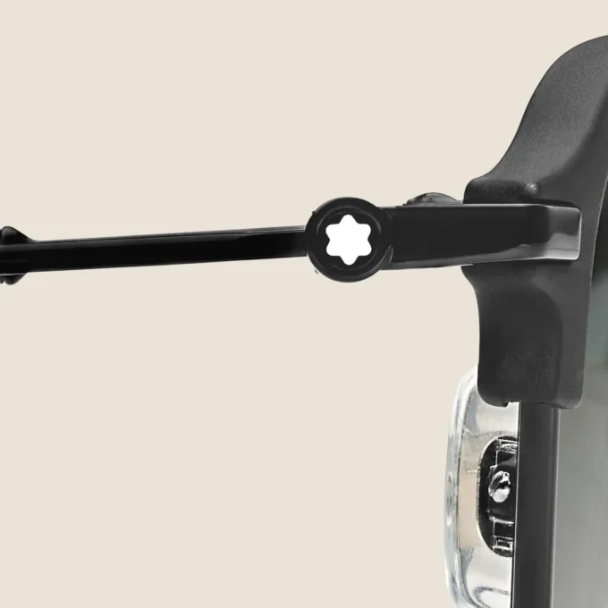 Rektangulära solglasögon med svart metallbåge