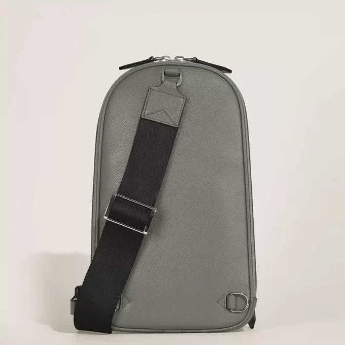 Sartorial slingväska