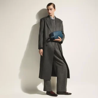 Toalettväska i strutspräglat läder