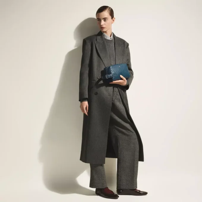 Toalettväska i strutspräglat läder