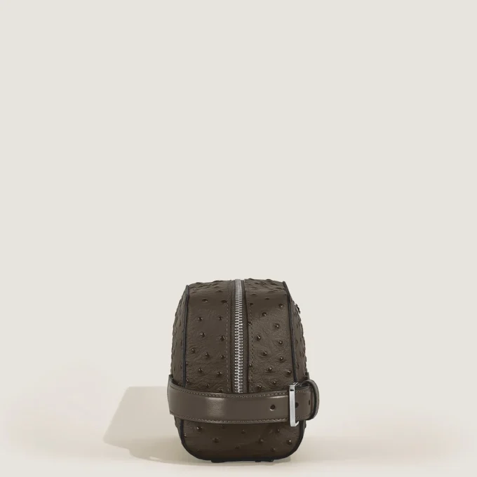 Toalettväska i strutspräglat läder