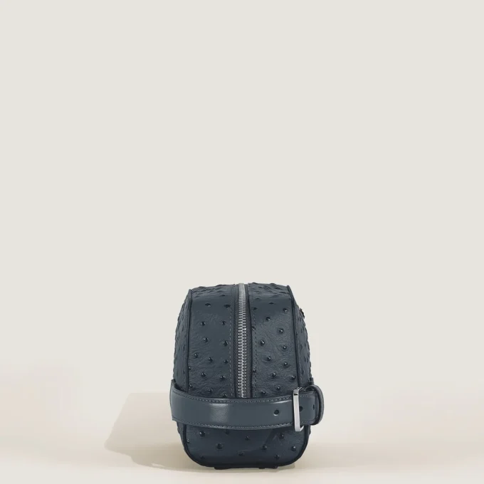 Toalettväska i strutspräglat läder